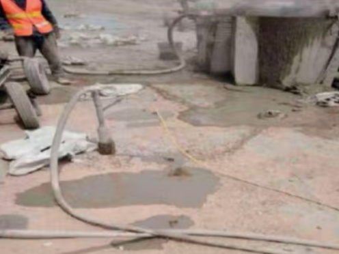 枣强水泥混凝土路面板底注浆技术 路面脱空注浆整治方案